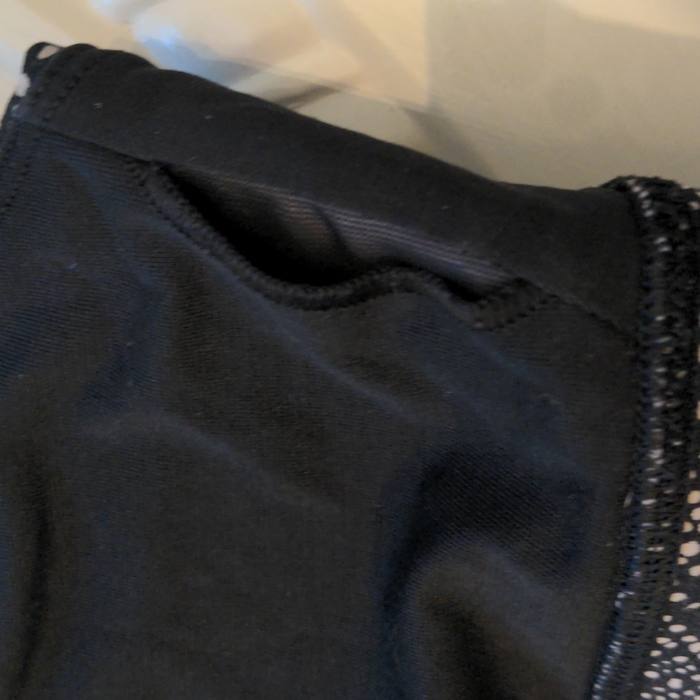 Lululemon Black and White Women's Sports Bra Small - Picture 10 of 10